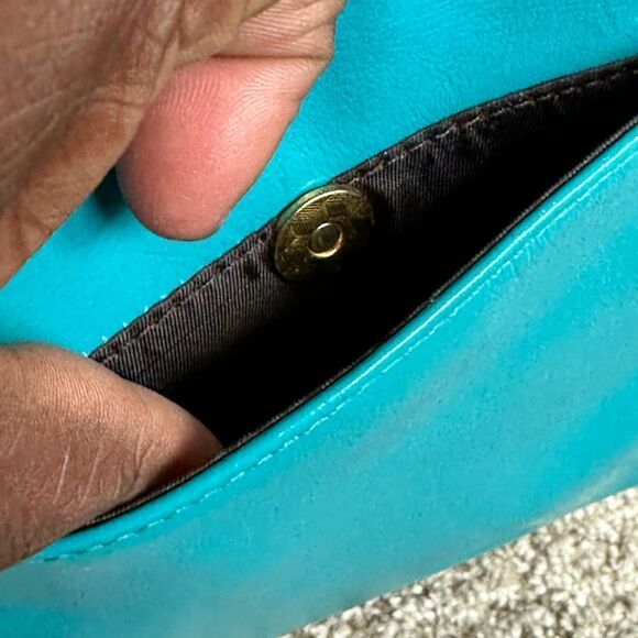 Rowallan of Scotland Handmade Aqua Blue
Leather Square Crossbody Bag - Picture 5 of 8